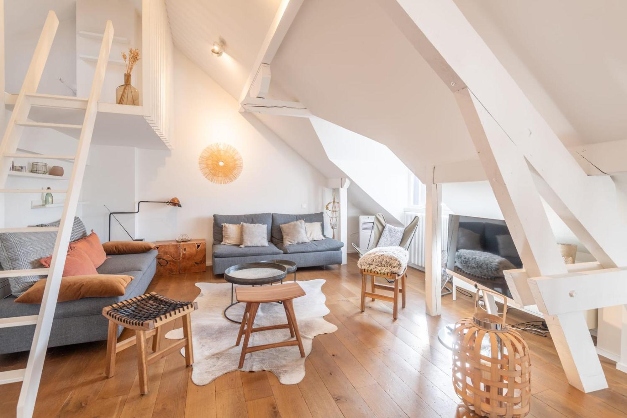 Mon Chez Vous - In The Heart Of The Old Town